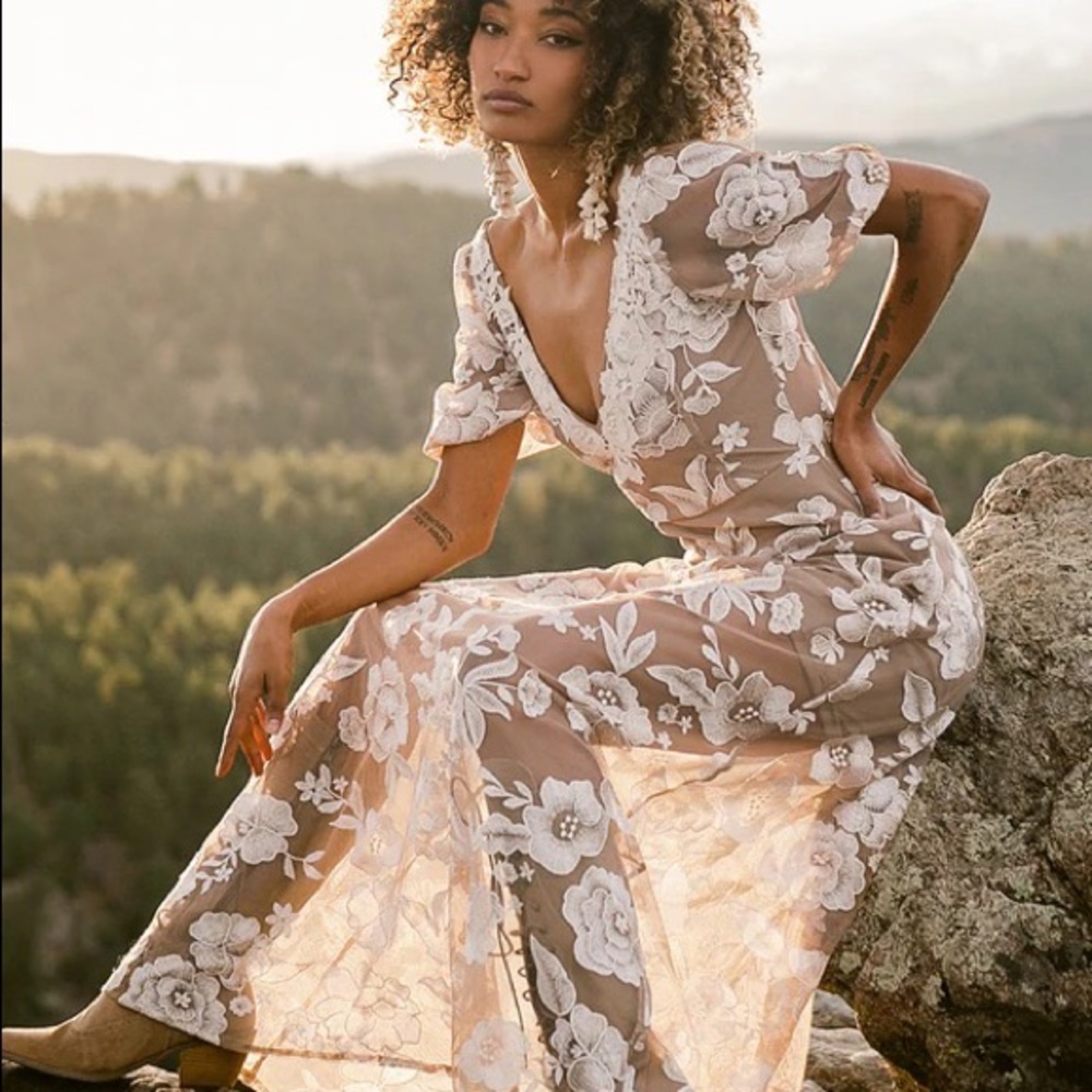 JOYFOLIE VALENCIA DRESS IN CREAM